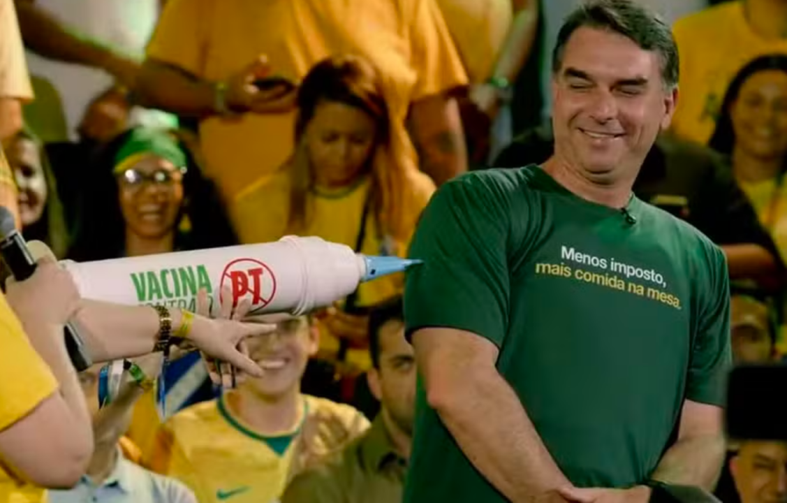 Flávio promete microcrédito e vouchers para mulheres