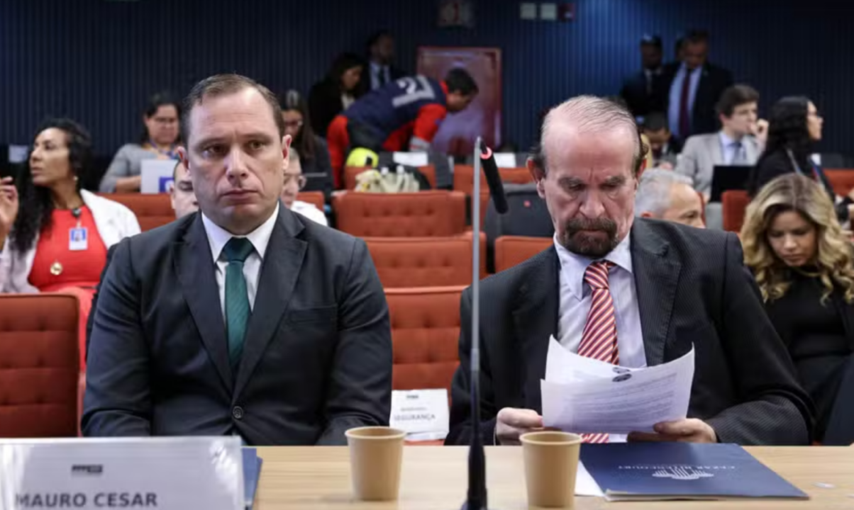 Advogado de Mauro Cid negocia com Vorcaro