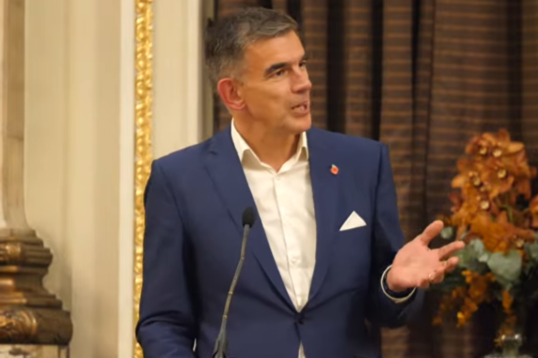 BBC busca novo modelo de financiamento