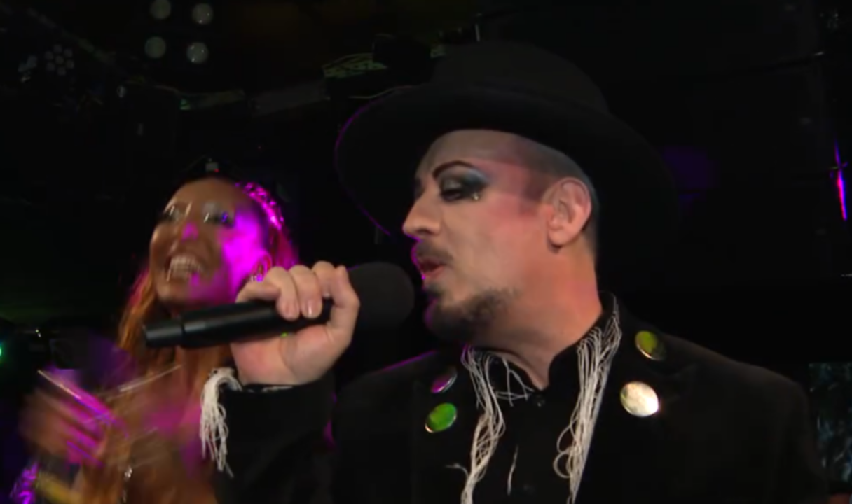 Canção pró-Israel tira Boy George de musical