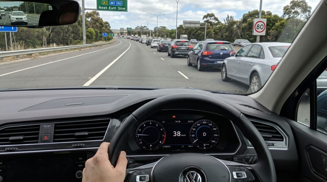 Multa de R$ 130,16 impressiona motoristas que costumam andar abaixo do limite permitido nas ruas
