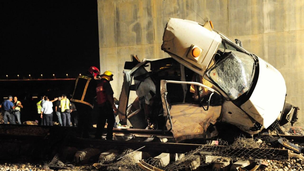 'Penalidades para motoristas que provocarem acidentes em pontes ferroviárias e passagens de nível devem ser revisadas'