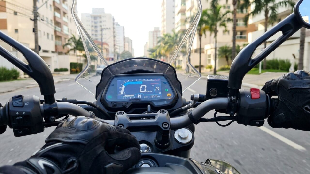 Bajaj vende modelo de R$ 23.400 com 27 cv, refrigeração líquida e ABS duplo que entrega potência de sobra sem passar de R$ 25 mil