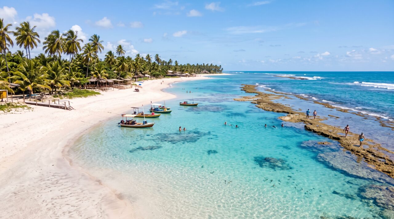 Cidade que mais conquista novos moradores no litoral nordestino, graças à sua qualidade de vida e praias tranquilas protegidas por imensas barreiras de corais