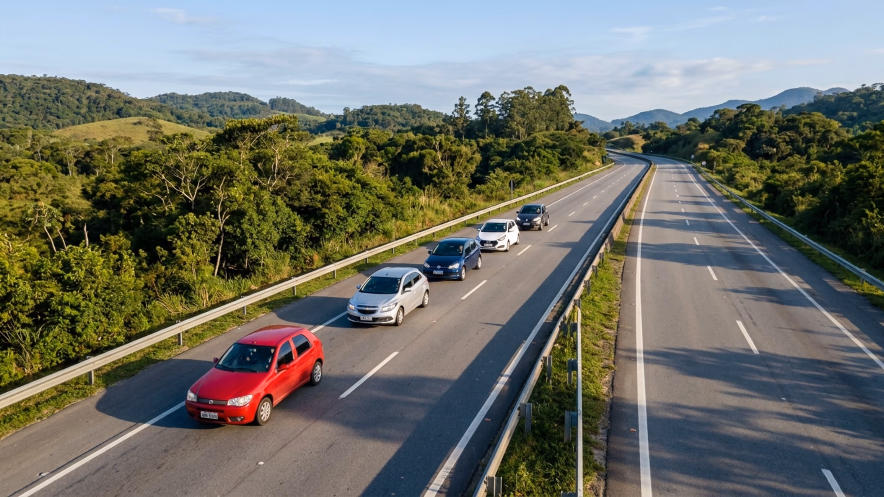 Motoristas que permanecem na faixa da esquerda mesmo dirigindo abaixo da velocidade dos demais precisam conhecer uma regra escondida no art. 29 do CTB