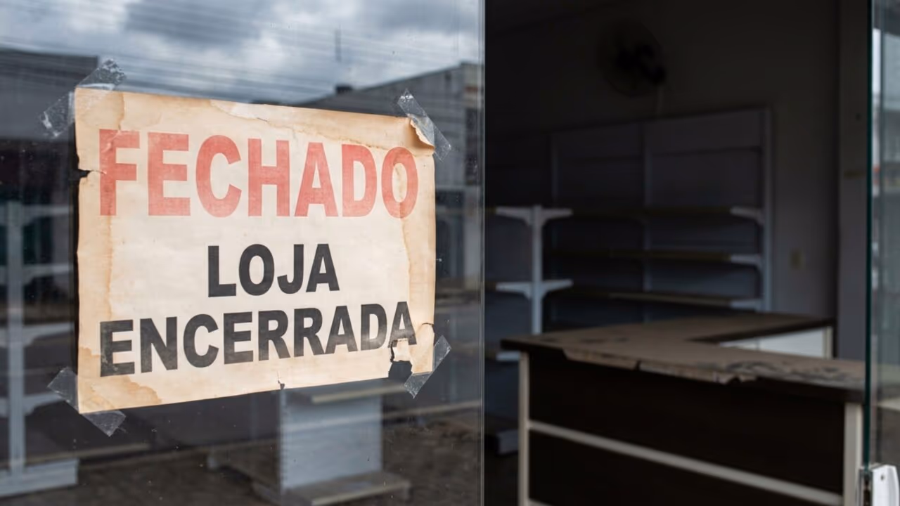 Após 49 anos, rede com 487 lojas e 6.300 trabalhadores é vendida a liquidante e anuncia que fechará tudo
