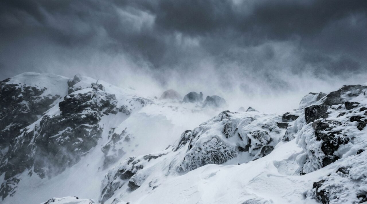 O homem que foi deixado para trás duas vezes durante a nevasca mais mortal do Everest