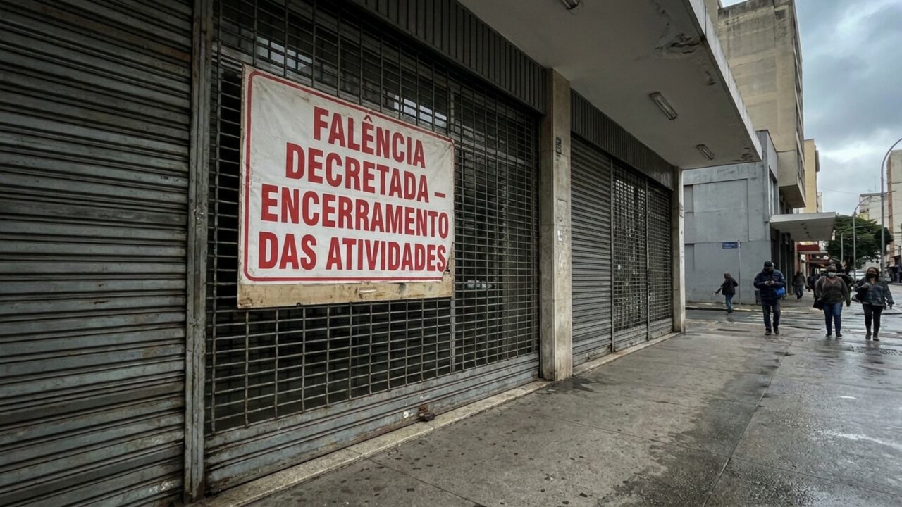 Rede de celulares fecha 700 pontos em um único dia após perder fornecedores e deixa 5.600 trabalhadores em risco