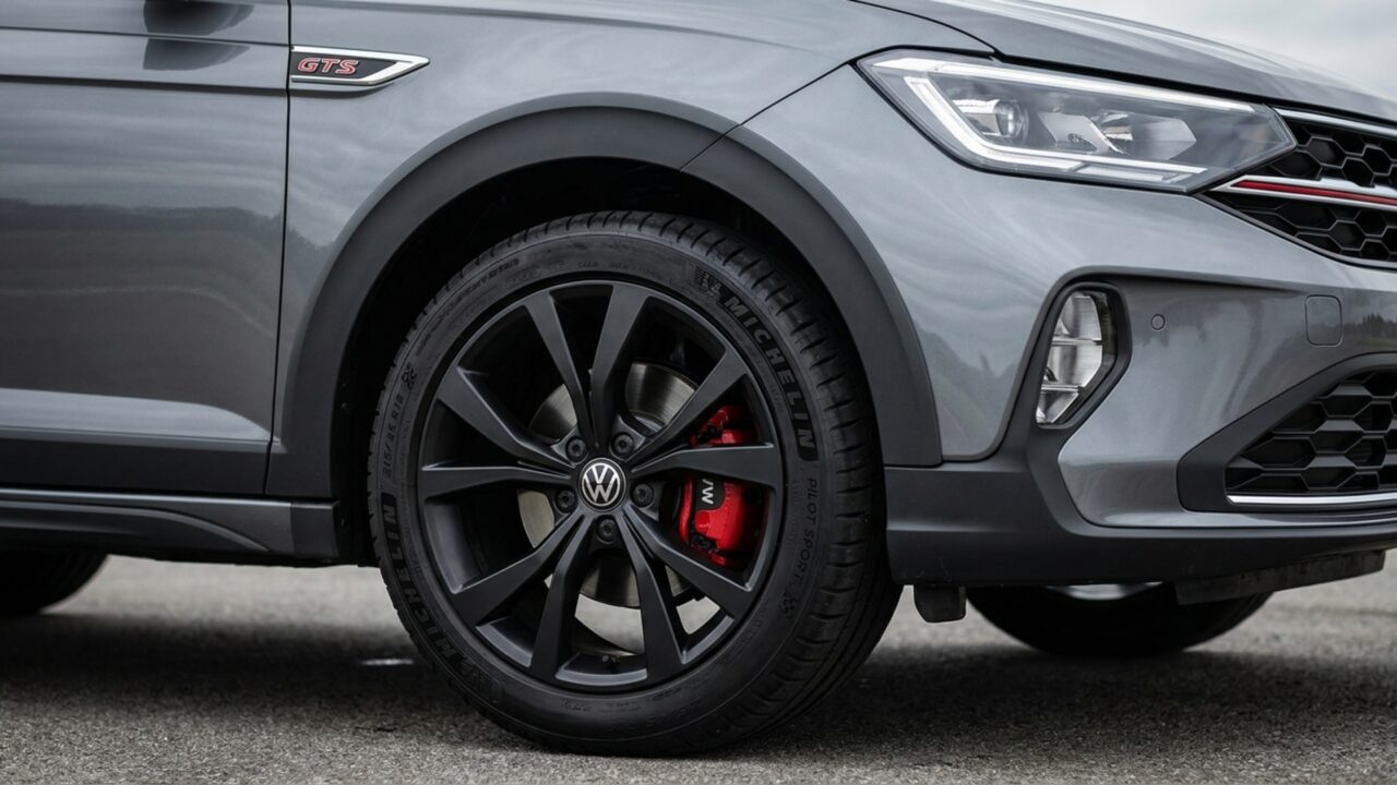 Volkswagen coloca 150 cv em SUV compacto que acelera de 0 a 100 km/h em 8,4 segundos e ainda serve para a rotina da família