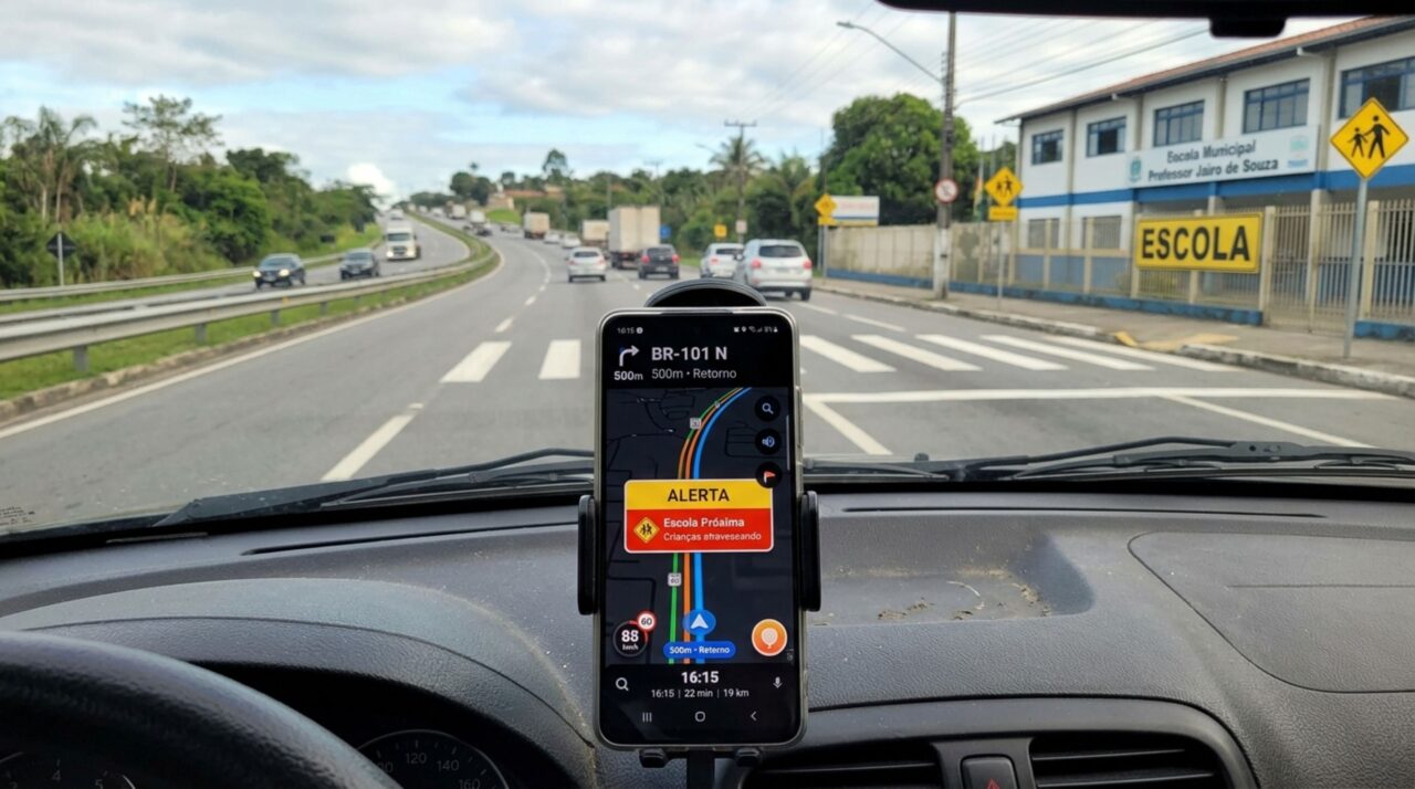 Waze passará a alertar motoristas sobre escolas próximas a rodovias federais