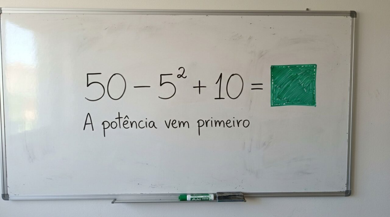 Você consegue resolver 50 − 5² + 10 sem cometer o erro mais comum?