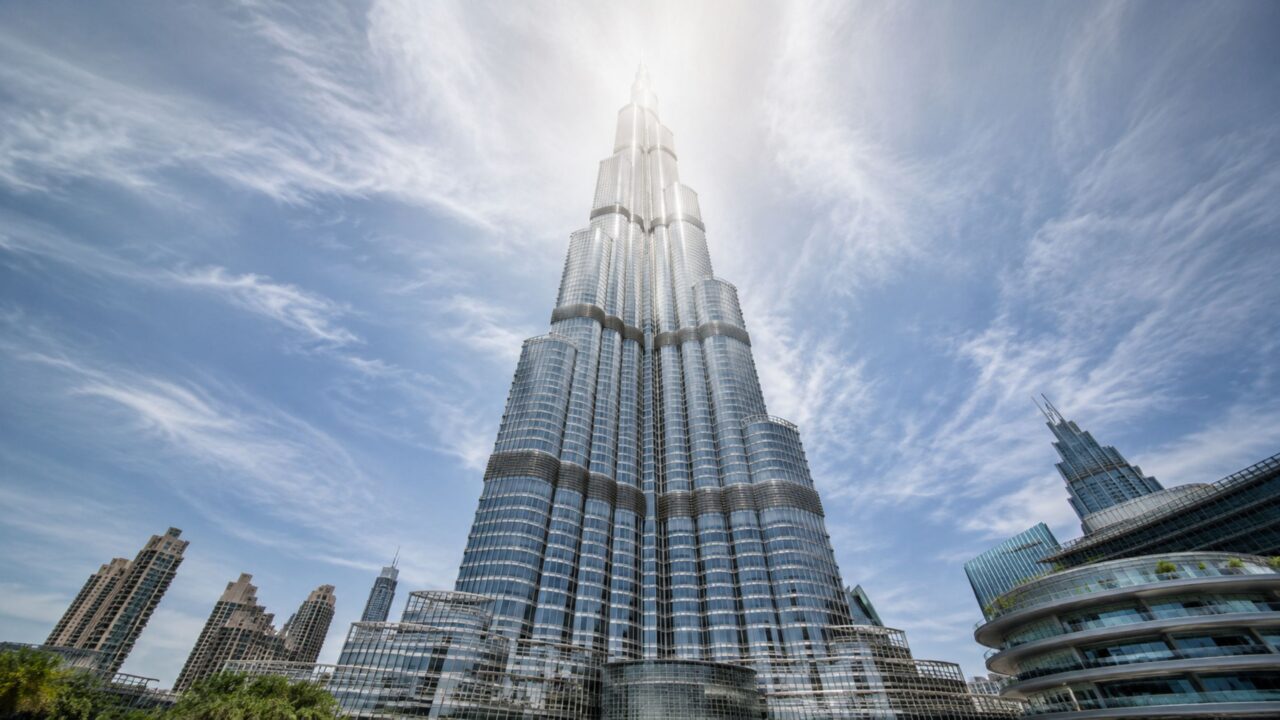 O que existe no topo do prédio mais alto do mundo, a 828 metros de altura, onde turistas quase nunca chegam