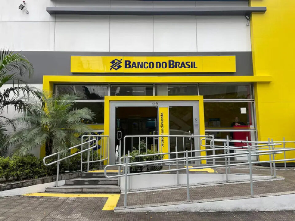 Banco do Brasil e Correios firmam acordo bilionário