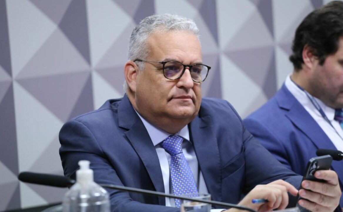 Crusoé: Alfredo Gaspar lidera disputa pelo Senado em Alagoas, diz pesquisa