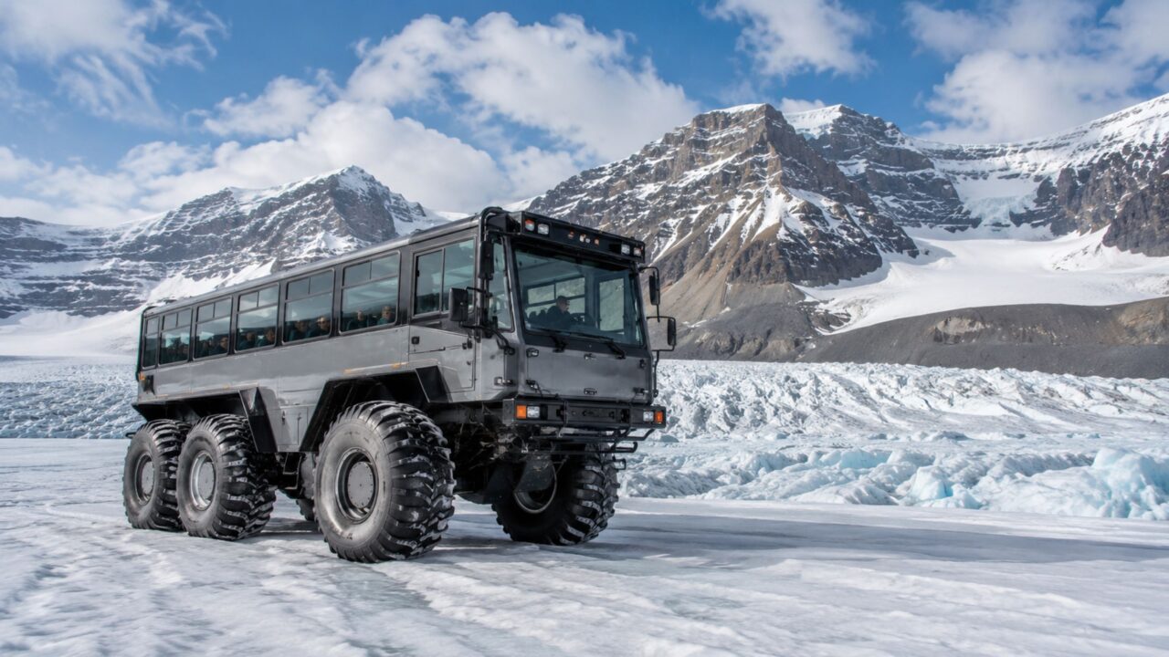 Criado para neve extrema, este ônibus gigante leva até 56 passageiros sobre geleiras onde carros comuns ficariam presos
