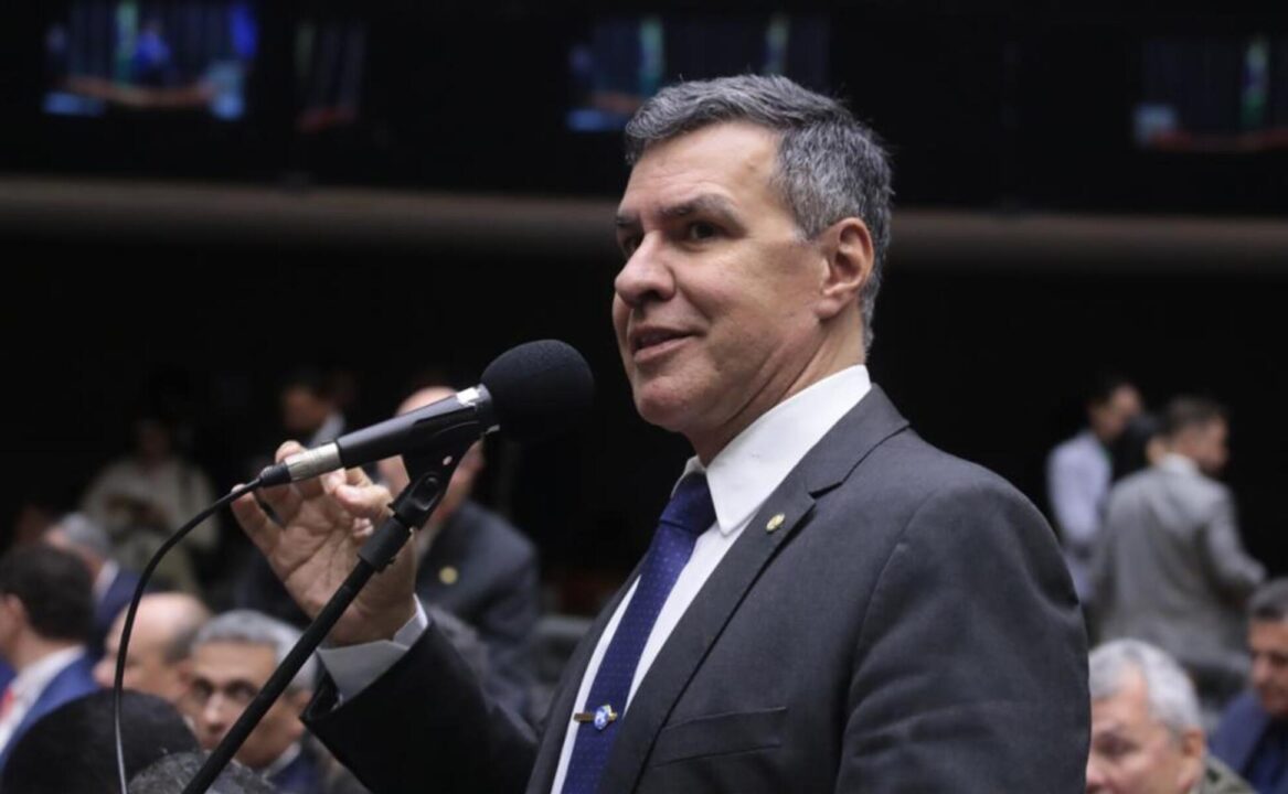 Deputado propõe facilitar ressarcimento por danos a veículos causados por buracos