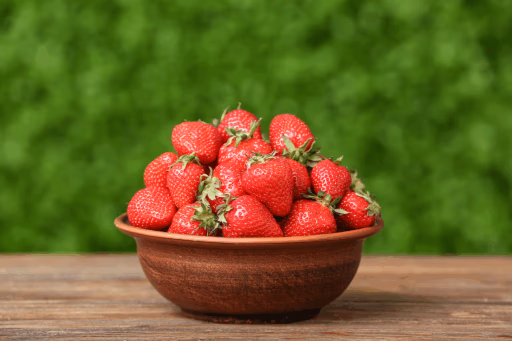 Morango faz bem à saúde? Veja 7 benefícios e maneiras criativas de consumir a fruta