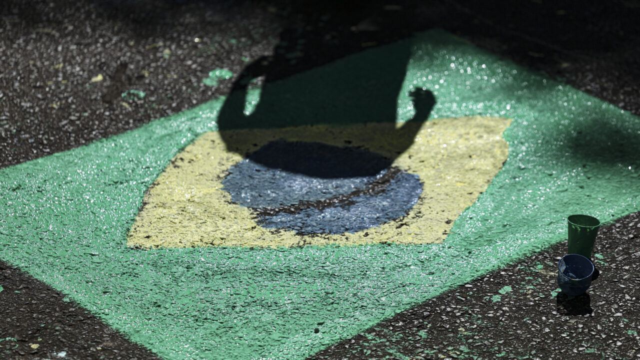 Brasil apodrece às vésperas da eleição