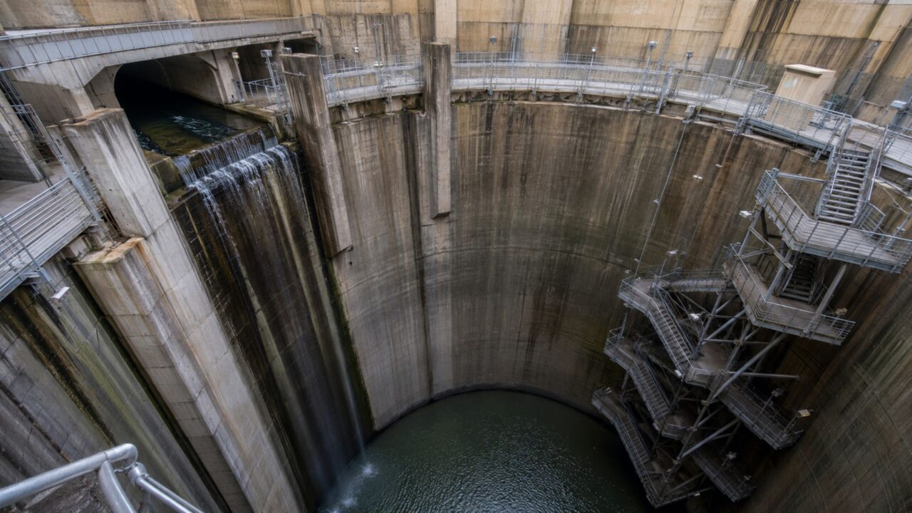 Poço vertical mostra como a água é captada no sistema