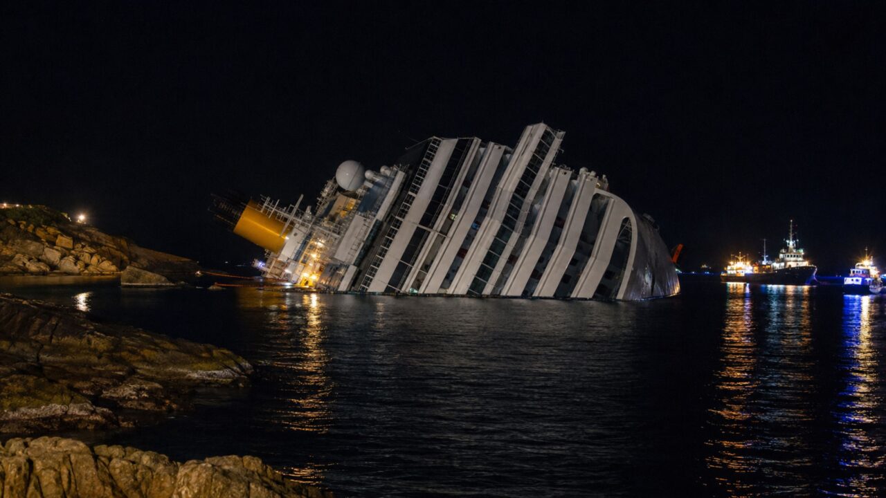 O navio de mais de 1 bilhão que afundou em apenas 2 horas após uma manobra que ninguém esperava