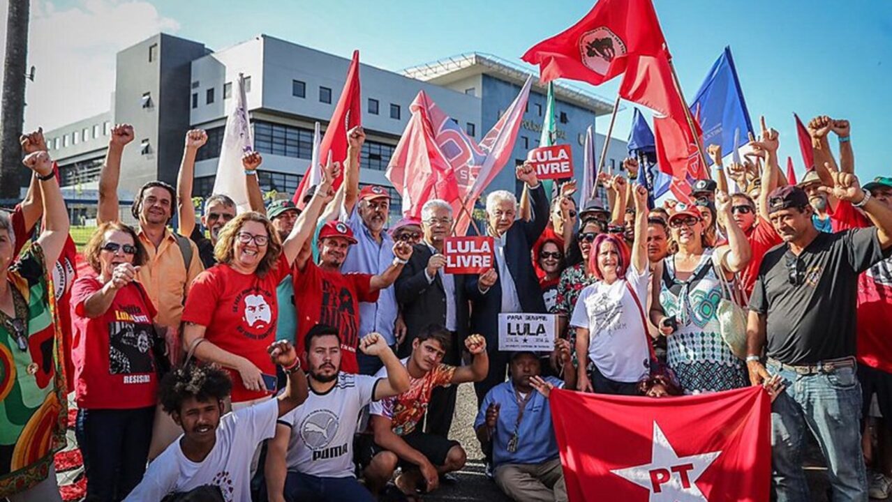 Quem ficou preso melhor, Lula ou Bolsonaro?