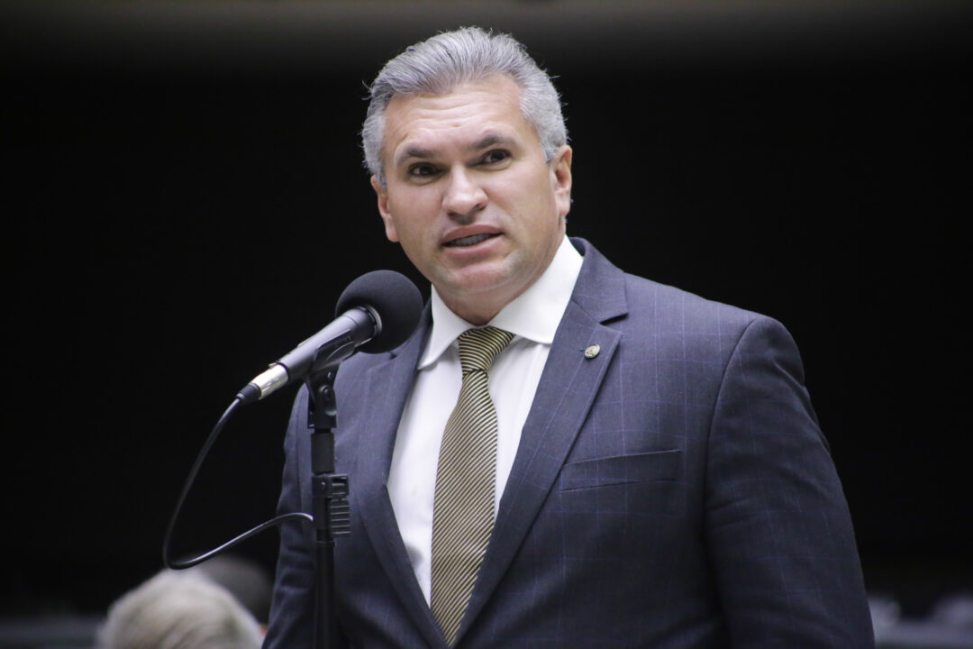 Ex-aliado cobra “exame toxicológico” de Flávio Bolsonaro