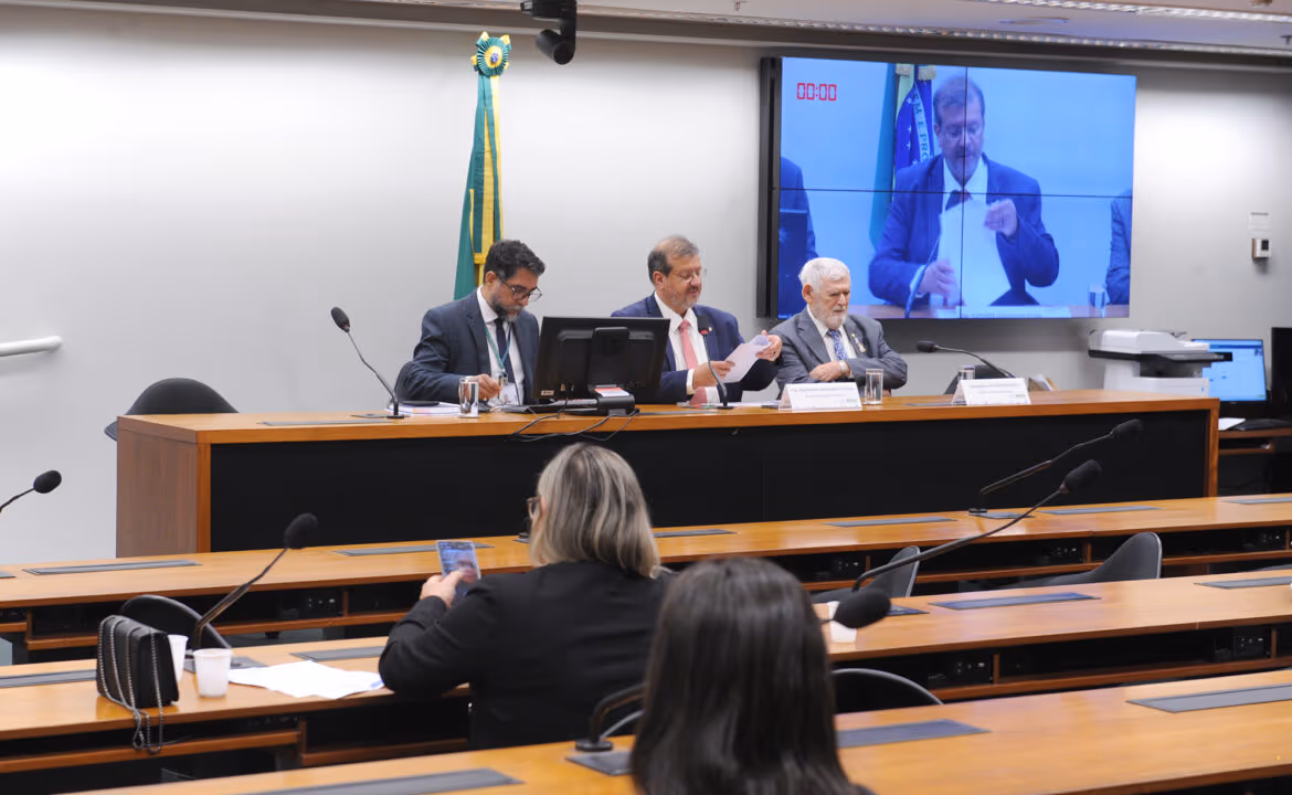 Comissão presidida pelo PT passa o ano sem fiscalizar o governo