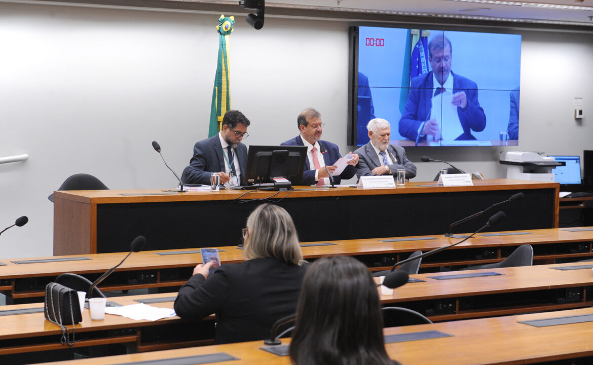 Comissão presidida pelo PT passa o ano sem fiscalizar o governo