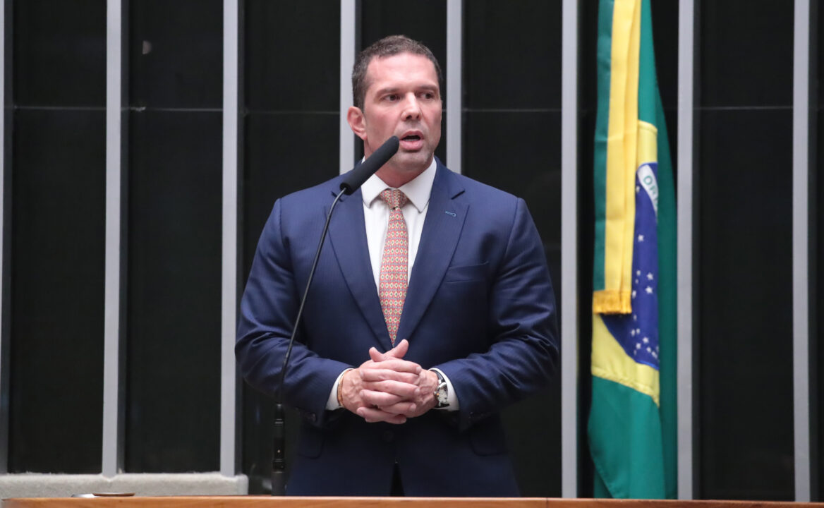 Advogado de Zambelli prepara candidatura à Câmara pelo Novo