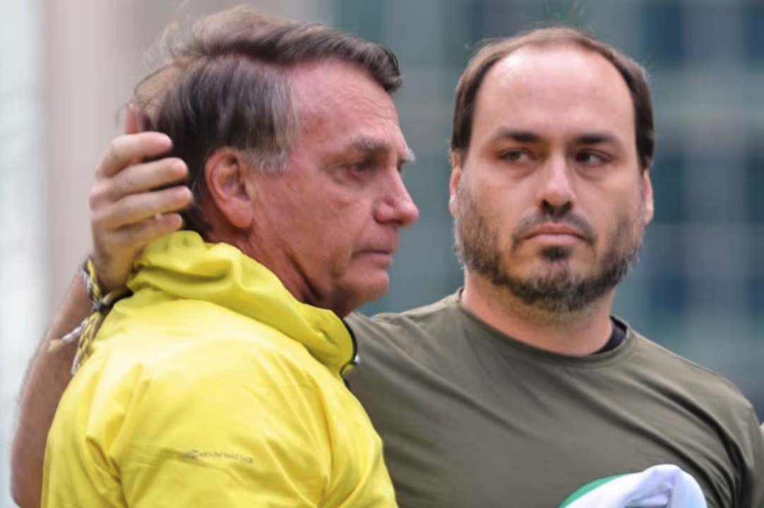 “Bolsonaro está ciente de tudo o que se passa aqui fora”, diz Carluxo