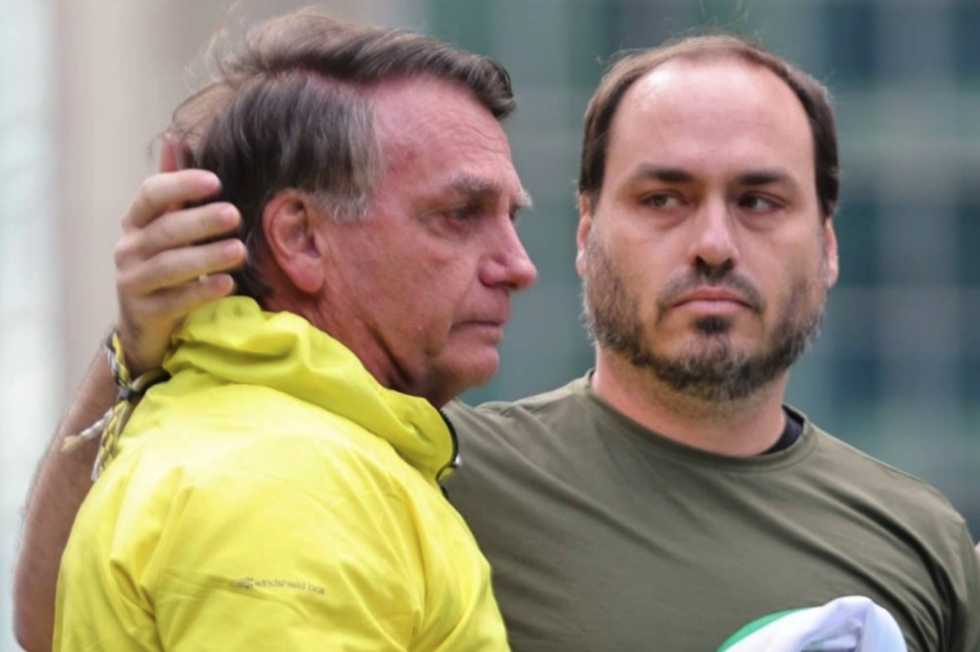 “Bolsonaro está ciente de tudo o que se passa aqui fora”, diz Carluxo