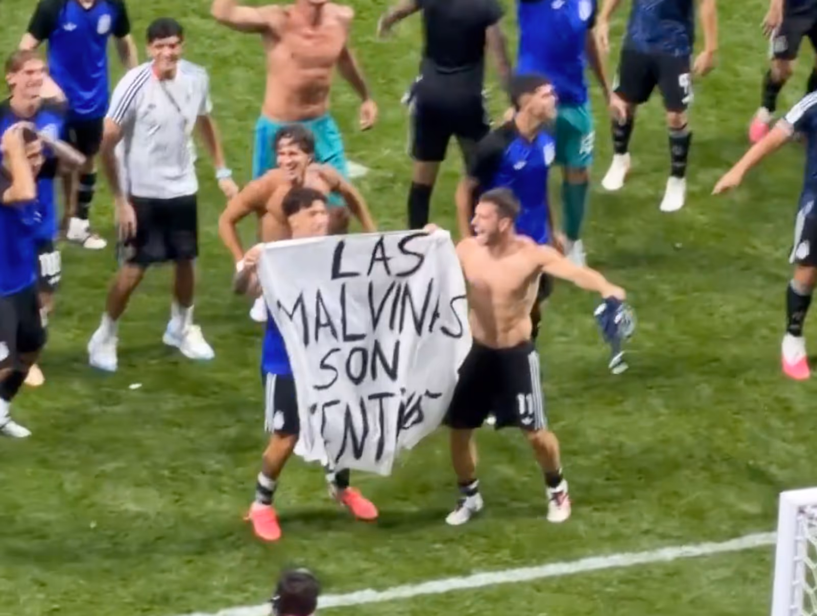Casa Branca defende jogadores da Argentina após faixa sobre Malvinas