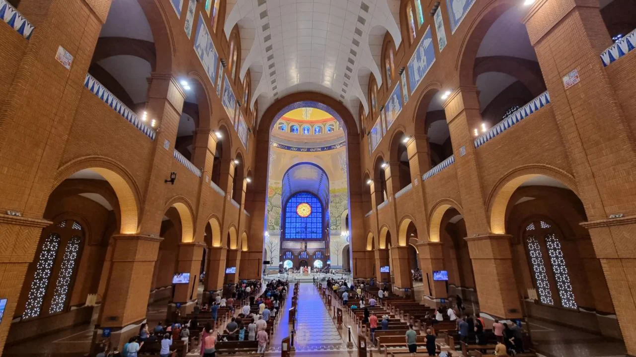 O Vaticano brasileiro, uma cidade que abriga o 2º maior templo católico do planeta e vive a calma do interior