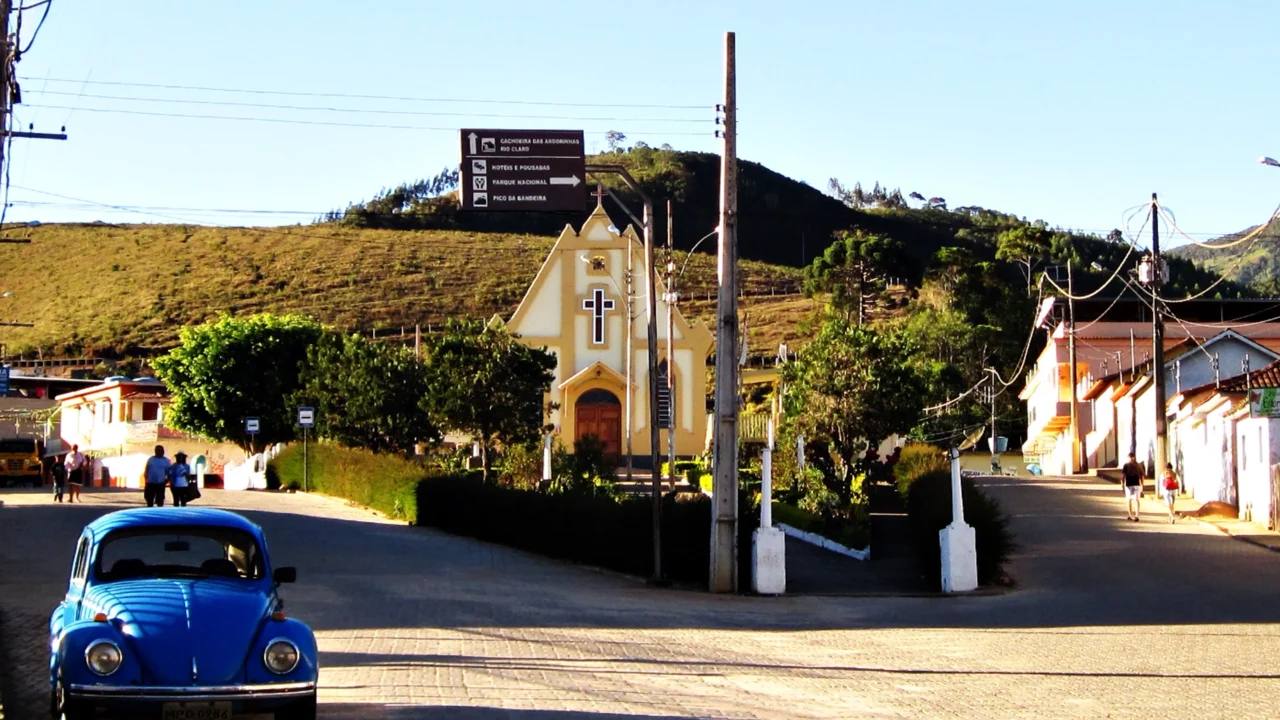 Alto Caparaó, Minas Gerais - Cinco das dez montanhas mais altas do Brasil ficam em volta dessa cidade mineira de 997 metros de altitude