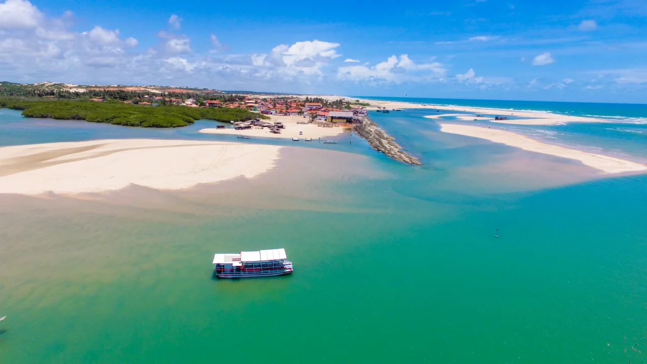 Foi a primeira capital do Ceará, perdeu o posto em 1726 e ainda guarda um mercado de carnaúba tombado pelo governo federal