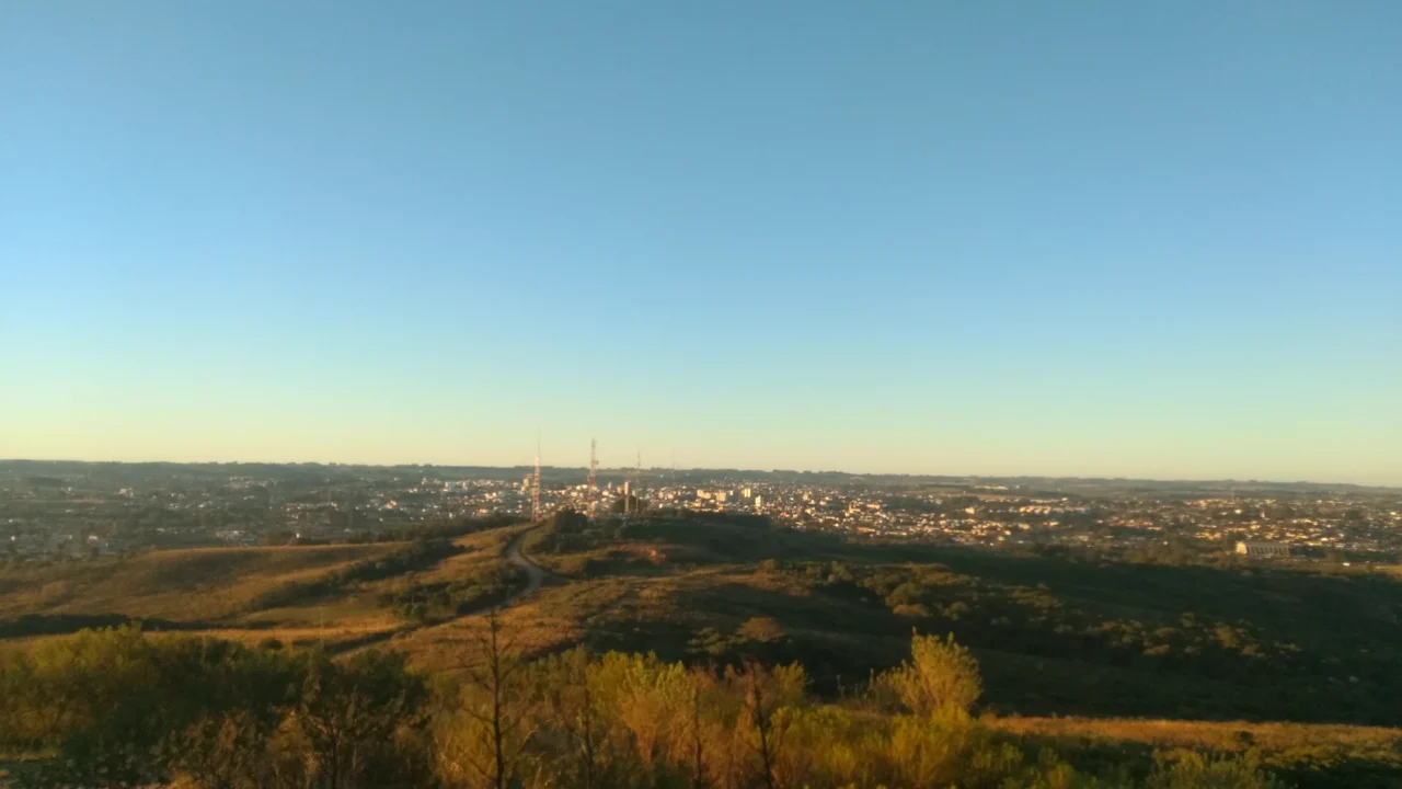 Bagé, Rio Grande do Sul - A cidade gaúcha na fronteira com o Uruguai fica no mesmo paralelo do Chile e da África do Sul, e é por isso que o vinho dela ganhou selo do INPI e o azeite virou rota oficial