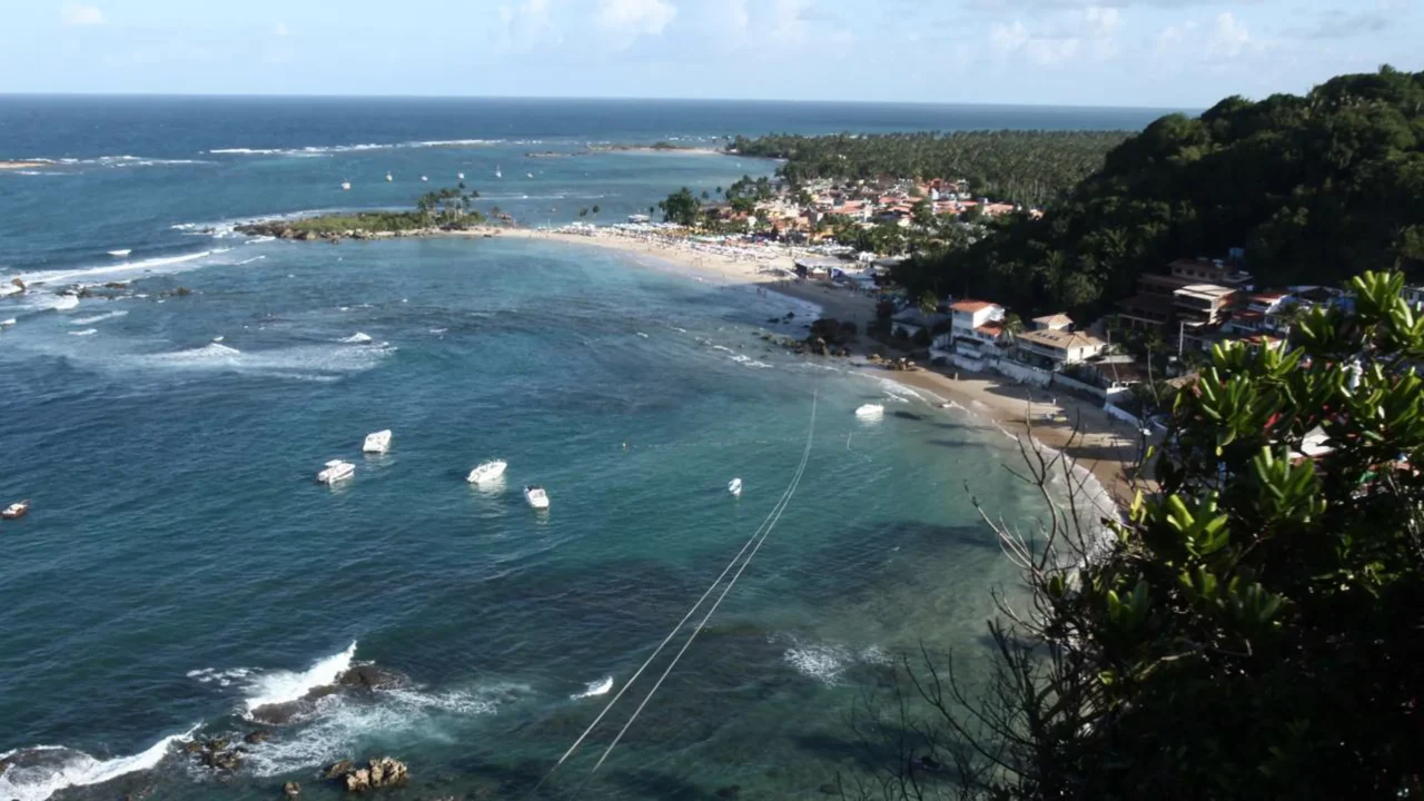 Cairu reúne ilhas, praias e vilas cercadas por águas tropicais //