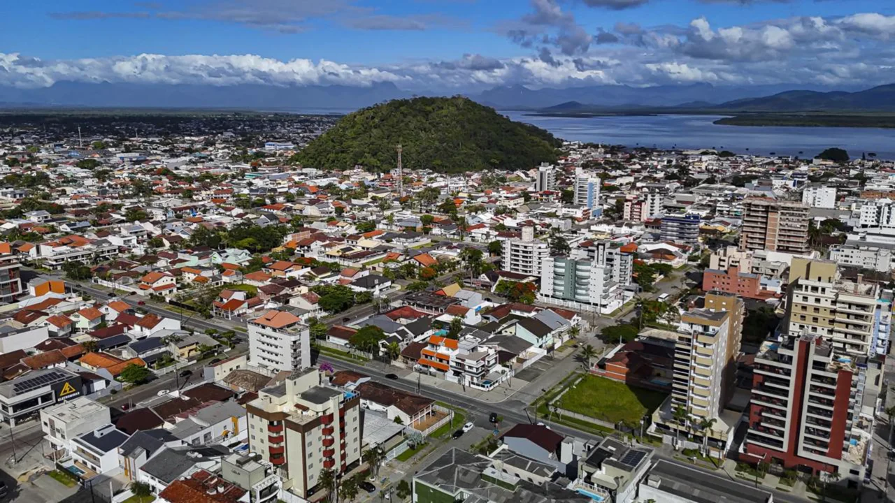 Gravataí reúne indústrias, bairros urbanos e áreas verdes //
