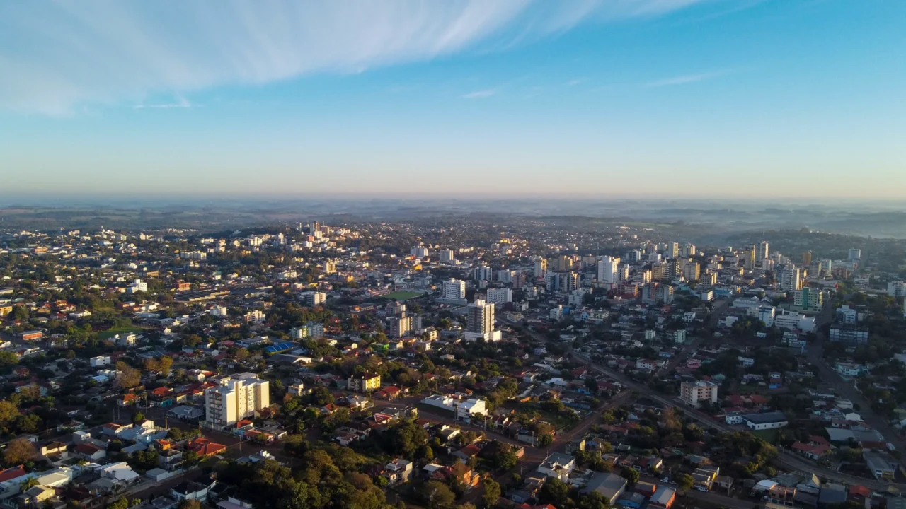 Uma lei federal transformou essa cidade gaúcha na Capital Nacional das Etnias e são mais de 30 povos convivendo em 380 km² onde nasceu o capitão do Tetra da Seleção Brasileira