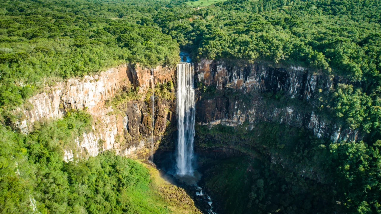 Prudentópolis reúne cachoeiras, natureza e cultura ucraniana //