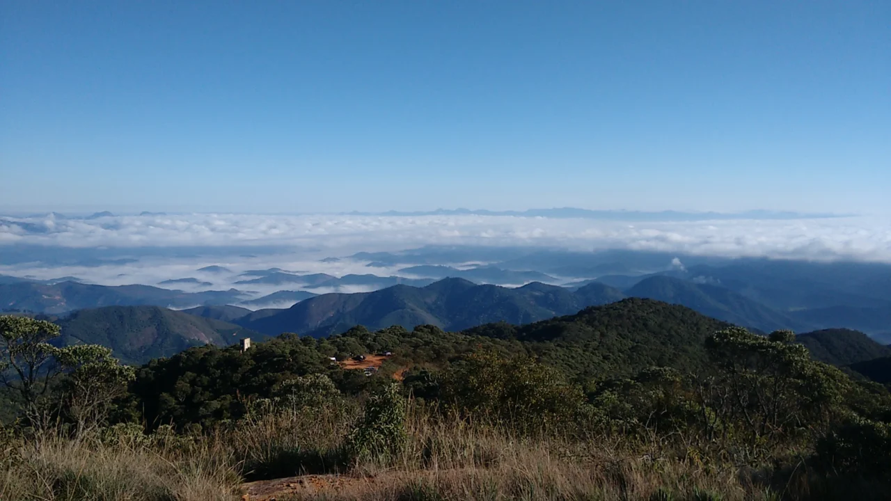 Alto Caparaó, Minas Gerais - Cinco das dez montanhas mais altas do Brasil ficam em volta dessa cidade mineira de 997 metros de altitude