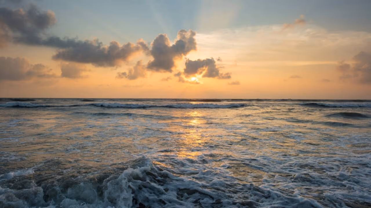 Os seres humanos conhecem melhor a superfície de alguns mundos do Sistema Solar do que o leito da maior parte dos oceanos da Terra