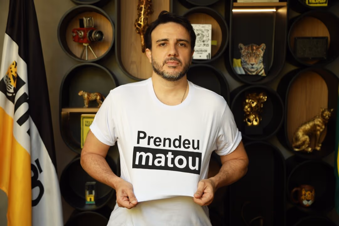 Renan ironiza resultado do Datafolha: “Preciso abrir distância do Augusto Cury”