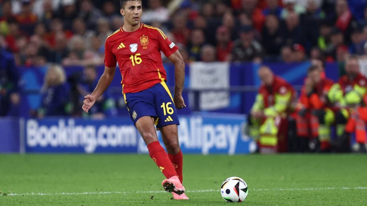 Rodri, melhor jogador da Copa de 2026, manteve um Opel Corsa usado por anos: “não entendia gastar uma fortuna num carro”