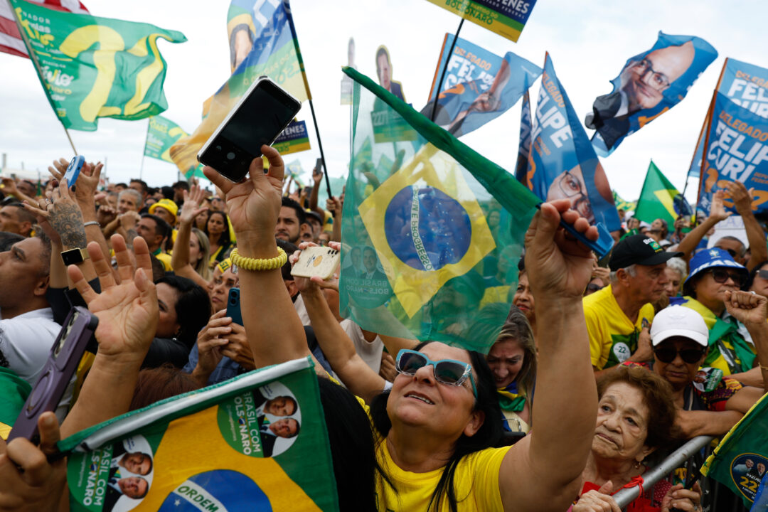 Manifestação de Flávio reúne 28,5 mil pessoas na Paulista, estima USP