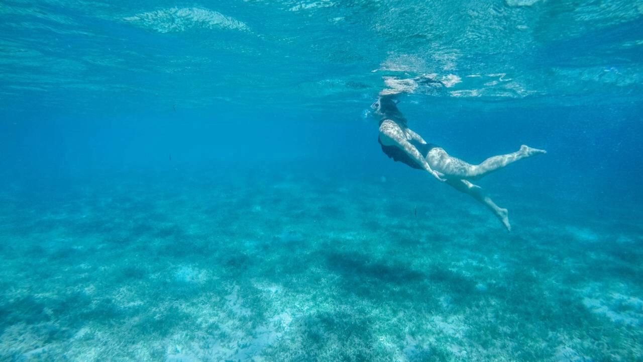 A nadadora de maratona Rebecca “Becky” Thompson não resiste após parada cardíaca durante travessia no Canal Catalina