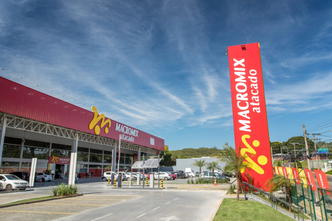Adeus Carrefour! Rede de supermercados francesa perde espaço para gigante brasileira