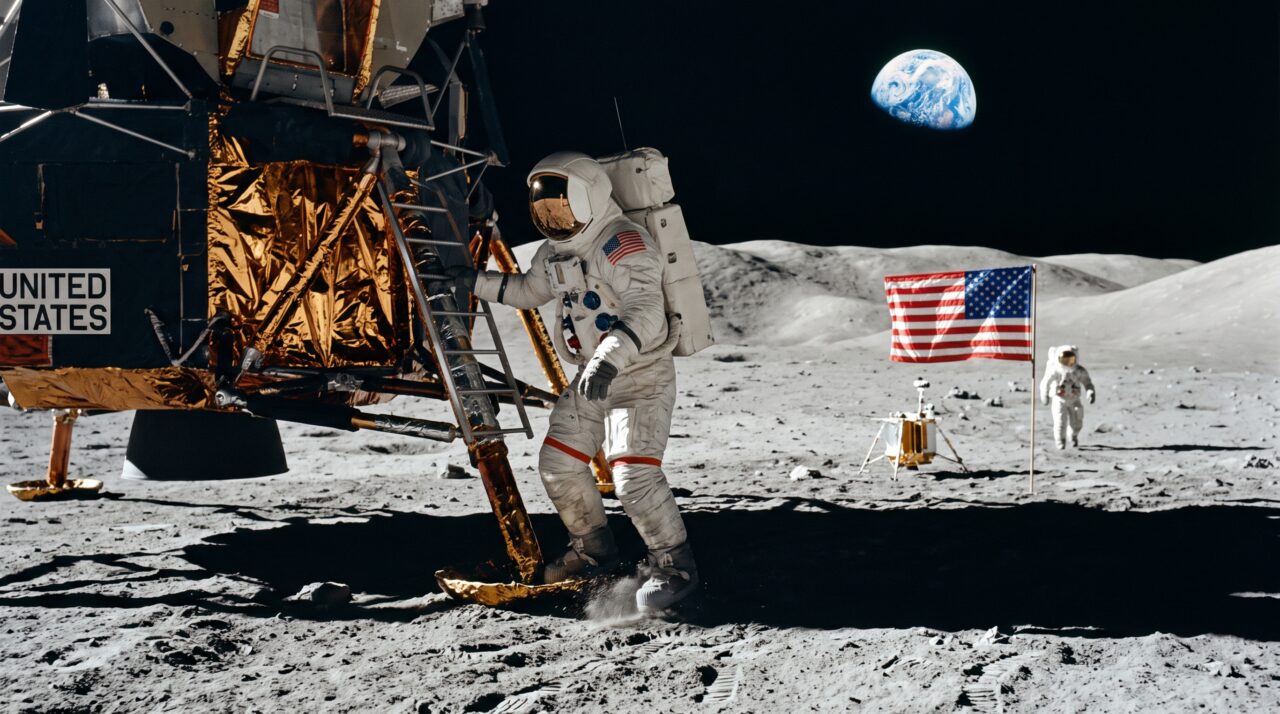 Astronautas da Apollo 11 autografaram itens para ajudar suas famílias em caso de morte na missão, visto que nenhuma seguradora oferecia cobertura para astronautas