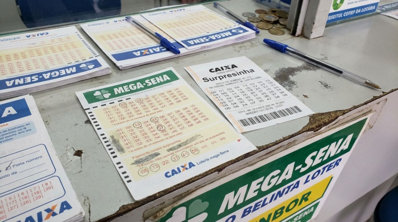 A psicologia explica por que pessoas que escolhem cada número da Mega-Sena preferem a própria combinação à Surpresinha, mesmo que controlar o volante não signifique controlar o resultado