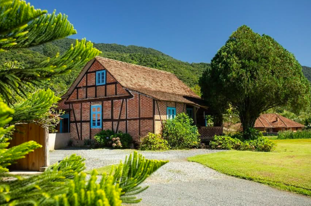 A rota de casas no estilo enxaimel em Pomerode e as atrações da cidade de cultura alemã.